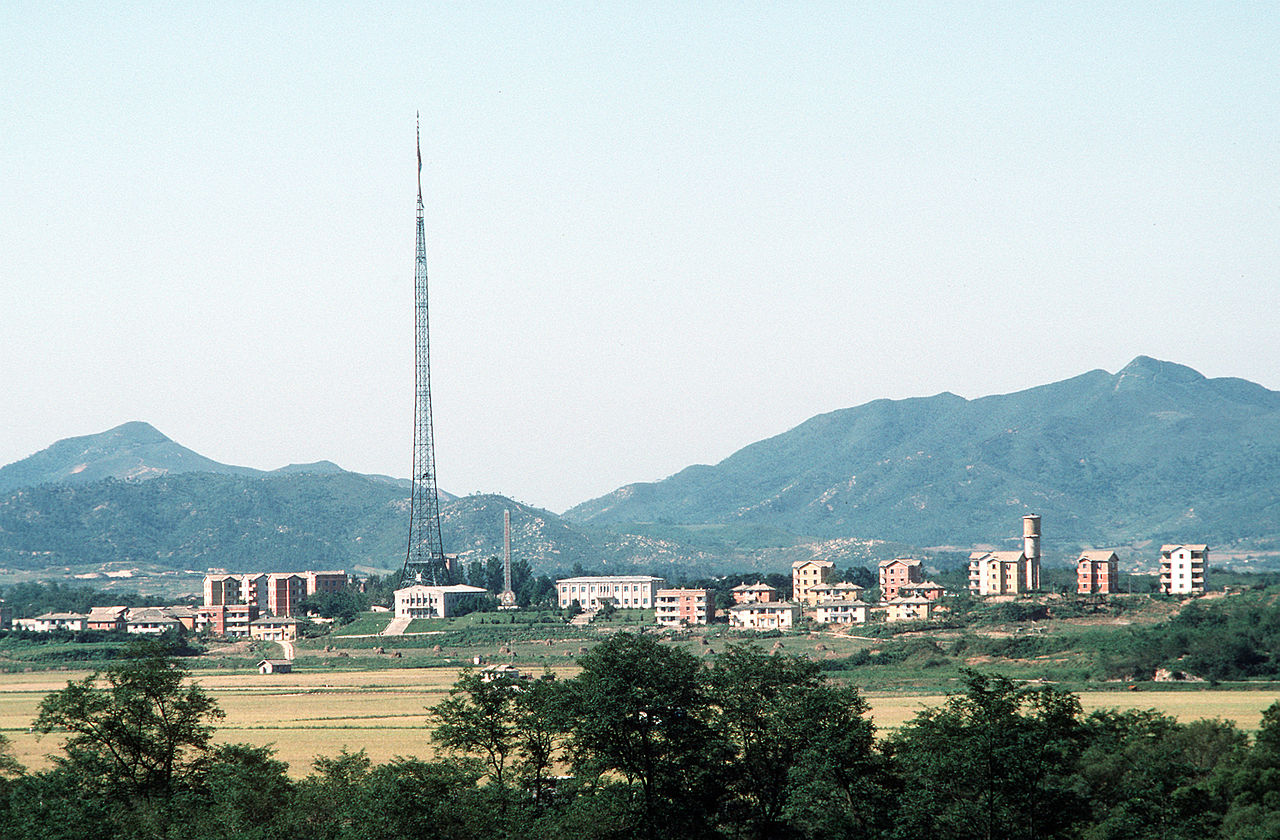 1280px-North_Korean_village_Kijong-dong