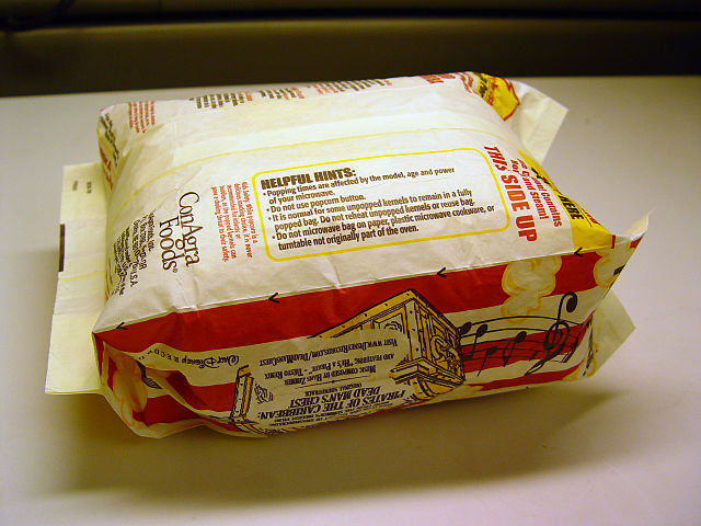 640px-Popcorn_bag_popped