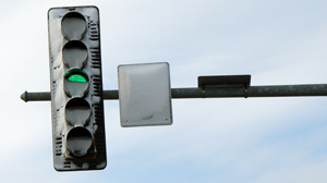 ht_traffic_light_100107_wmain