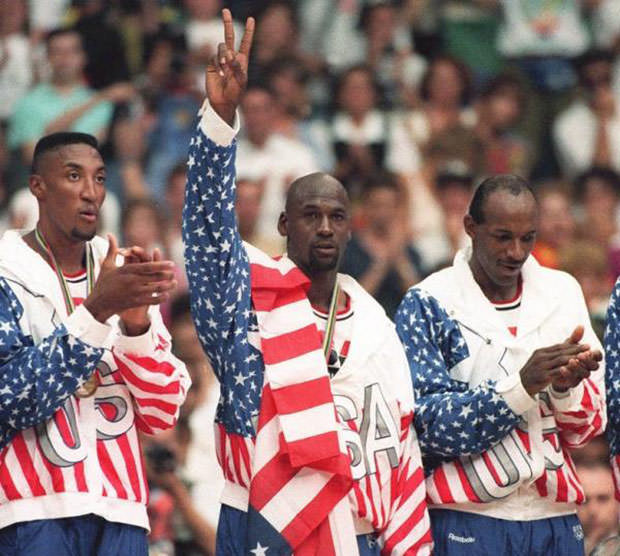 michael-jordan-1992-dream-team-3d37e1d4d813ed30-1